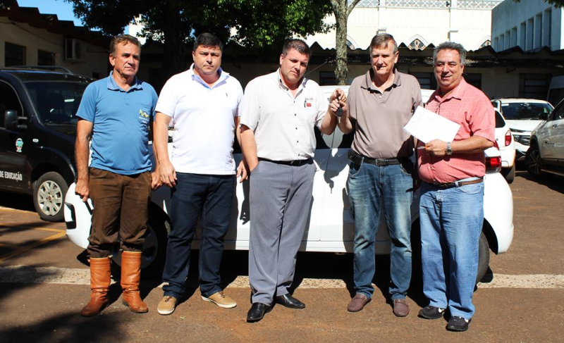 Secretaria de Planejamento recebe veículo para o desenvolvimento de atividades